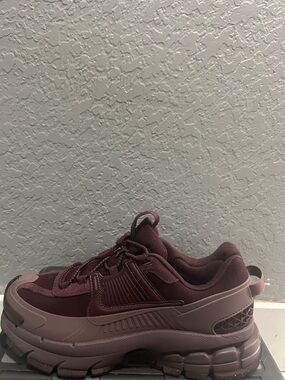 WOMEN'S NIKE ZOOM VOMERO ROAM WINTERIZED CASUAL SHOES SOLD OUT COLOR NEW